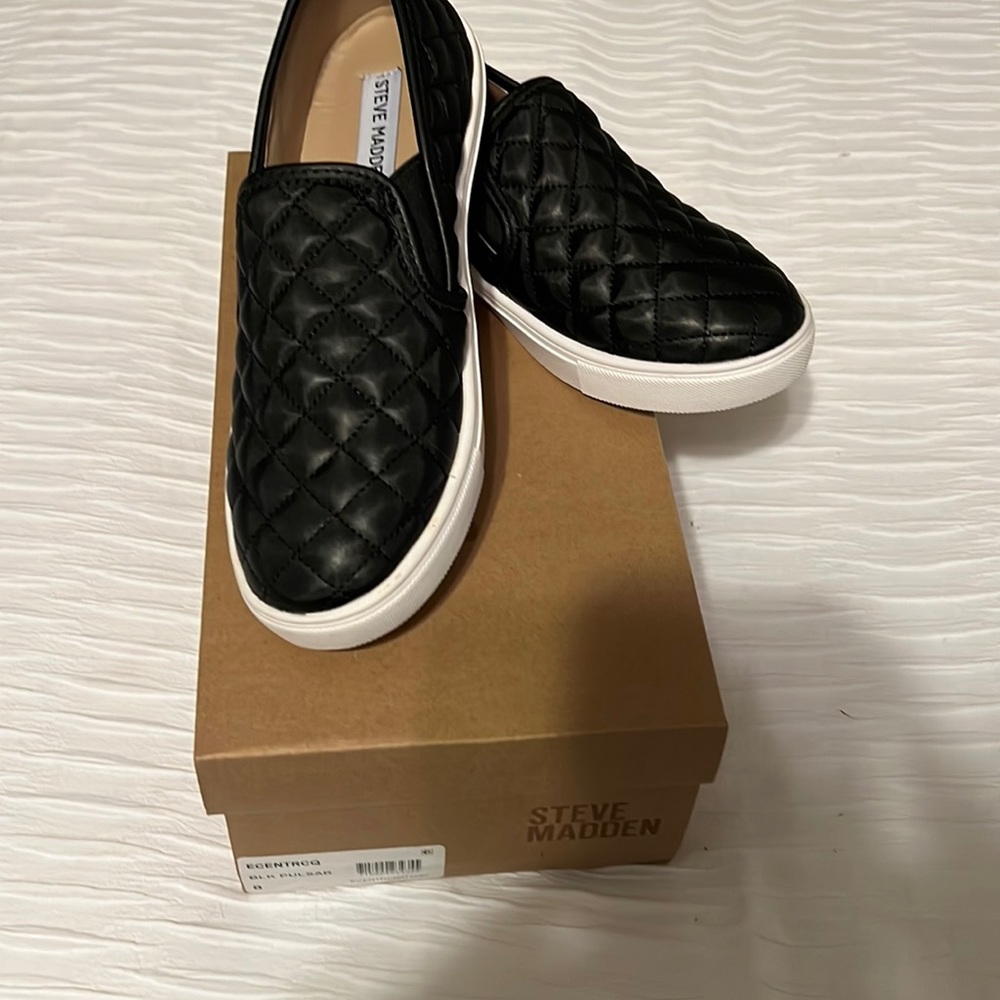 NIB Steve Madden black sneakers